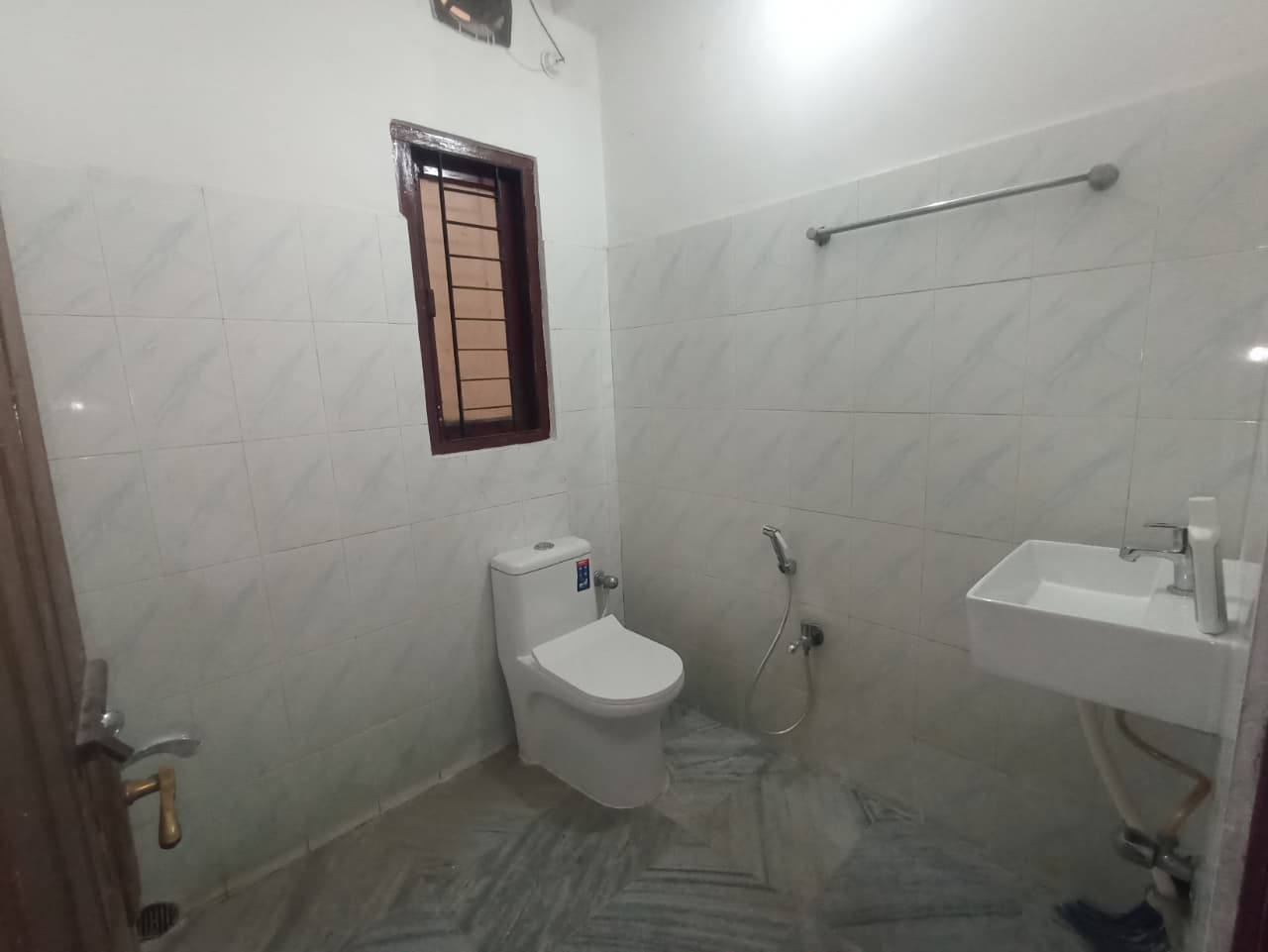 Unfurnished 3bhk in Silpukhuri Market, Silpukhuri, Silphukuri, Guwahati, Assam, India for Rent